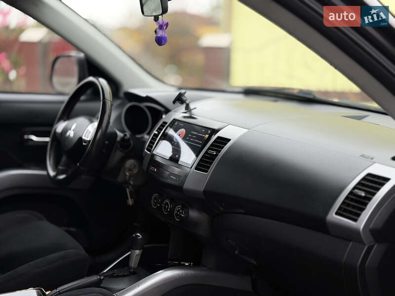 Внедорожник / Кроссовер Mitsubishi Outlander 2010 в Новой Ушице