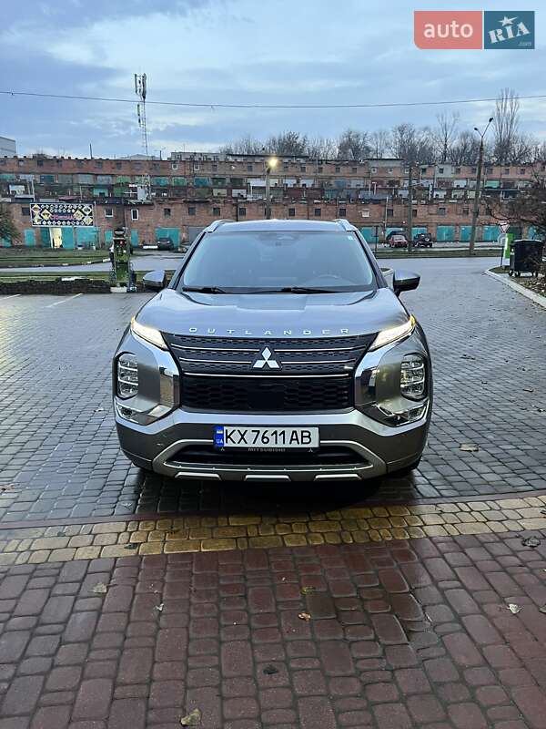 Позашляховик / Кросовер Mitsubishi Outlander 2022 в Харкові
