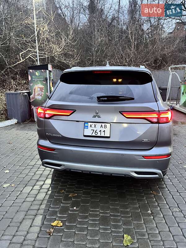 Позашляховик / Кросовер Mitsubishi Outlander 2022 в Харкові