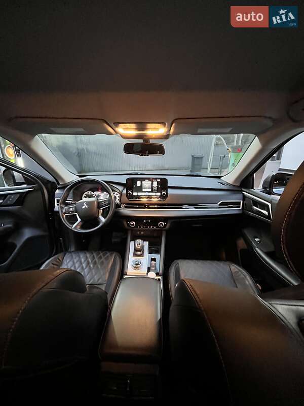 Позашляховик / Кросовер Mitsubishi Outlander 2022 в Харкові