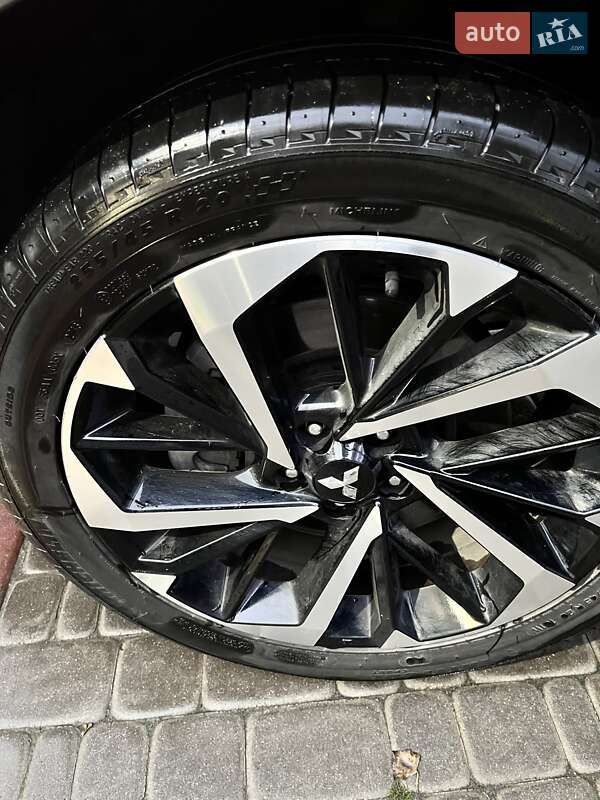 Позашляховик / Кросовер Mitsubishi Outlander 2022 в Харкові