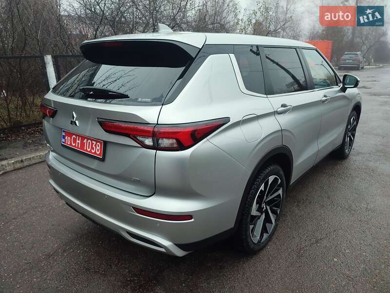 Внедорожник / Кроссовер Mitsubishi Outlander 2021 в Киеве