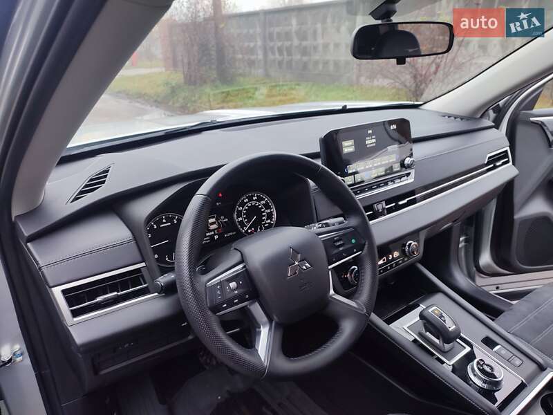 Внедорожник / Кроссовер Mitsubishi Outlander 2021 в Киеве