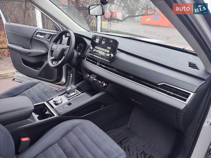 Внедорожник / Кроссовер Mitsubishi Outlander 2021 в Киеве