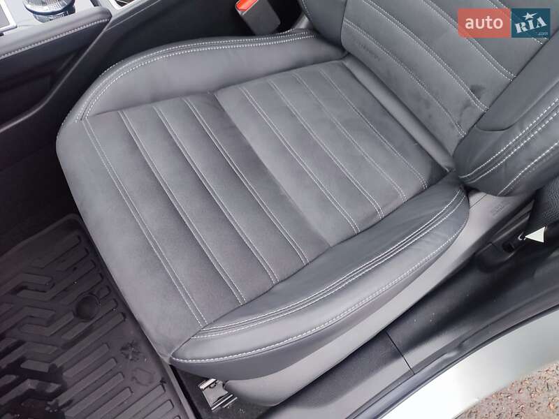 Внедорожник / Кроссовер Mitsubishi Outlander 2021 в Киеве