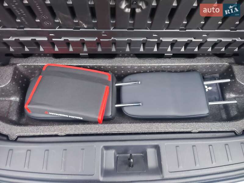 Внедорожник / Кроссовер Mitsubishi Outlander 2021 в Киеве