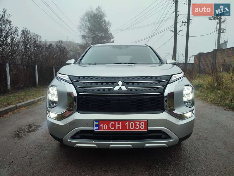 Внедорожник / Кроссовер Mitsubishi Outlander 2021 в Киеве