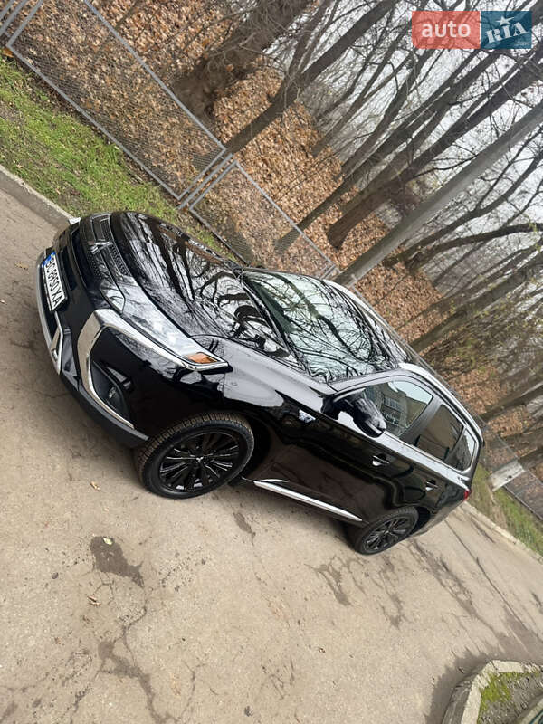 Внедорожник / Кроссовер Mitsubishi Outlander 2019 в Львове
