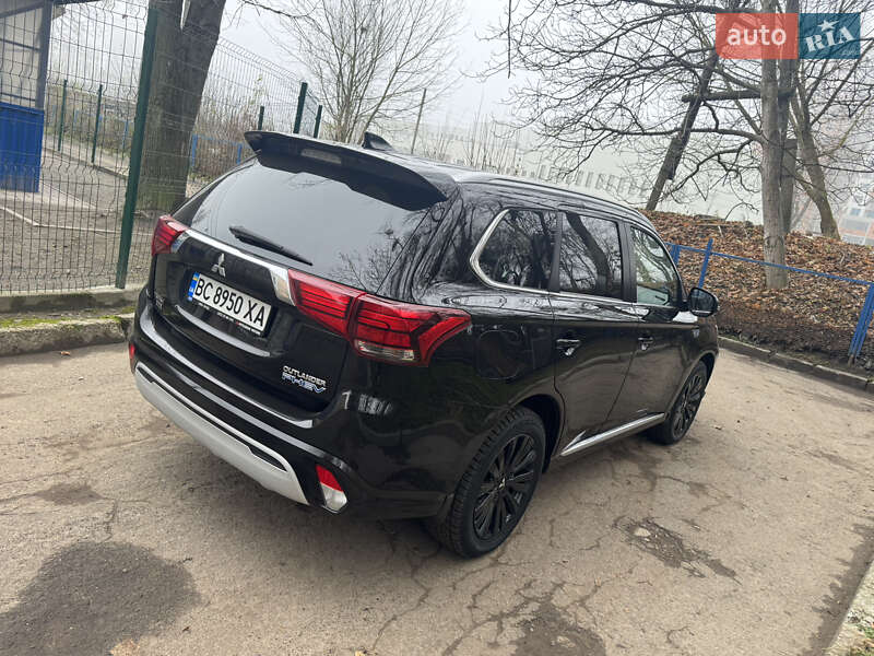 Внедорожник / Кроссовер Mitsubishi Outlander 2019 в Львове