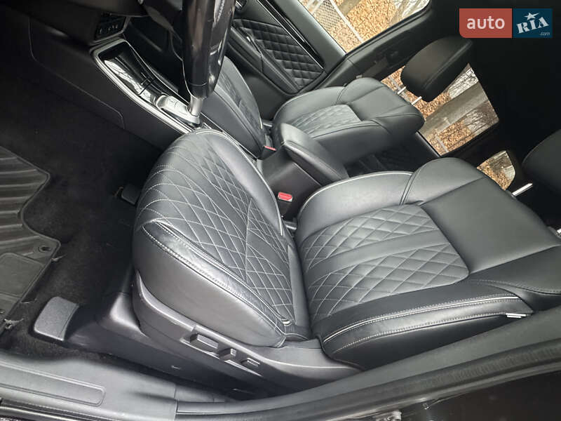 Внедорожник / Кроссовер Mitsubishi Outlander 2019 в Львове