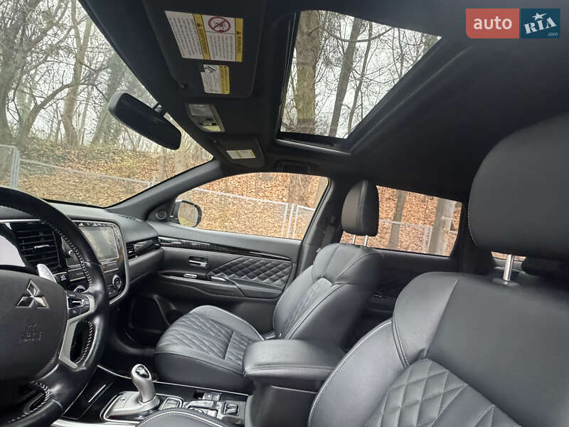Внедорожник / Кроссовер Mitsubishi Outlander 2019 в Львове