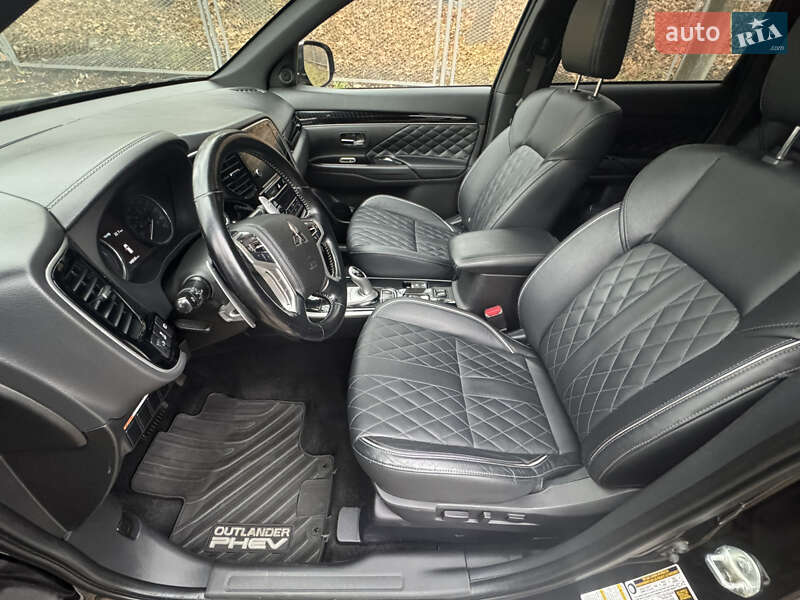 Внедорожник / Кроссовер Mitsubishi Outlander 2019 в Львове