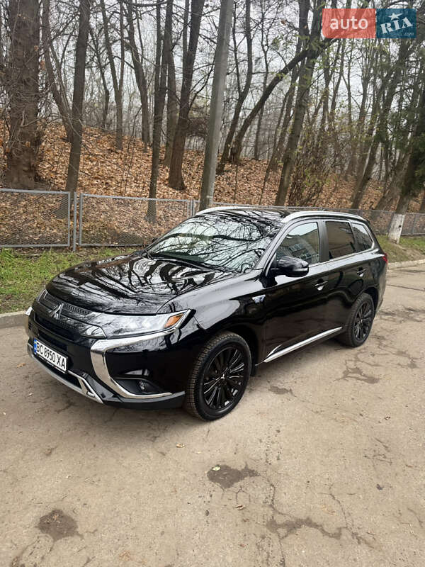 Внедорожник / Кроссовер Mitsubishi Outlander 2019 в Львове