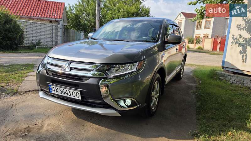 Позашляховик / Кросовер Mitsubishi Outlander 2016 в Харкові
