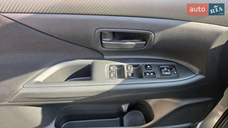 Позашляховик / Кросовер Mitsubishi Outlander 2016 в Харкові