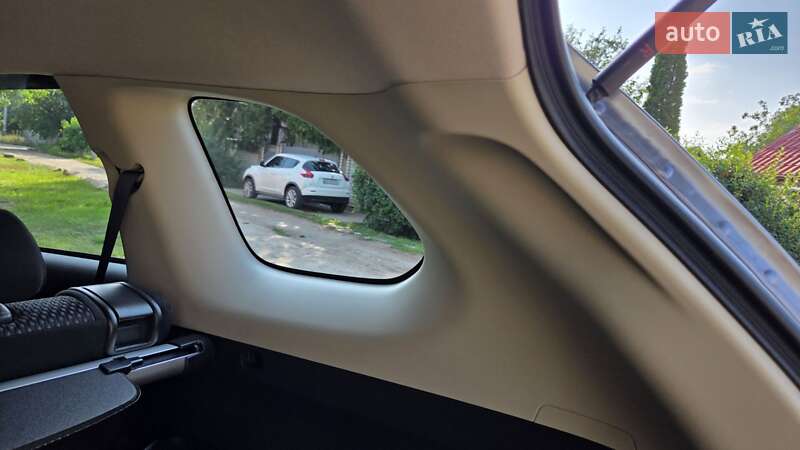 Позашляховик / Кросовер Mitsubishi Outlander 2016 в Харкові