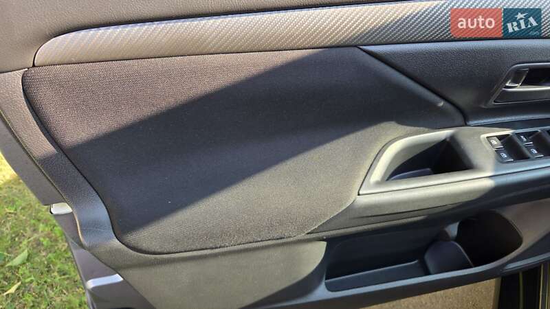 Позашляховик / Кросовер Mitsubishi Outlander 2016 в Харкові