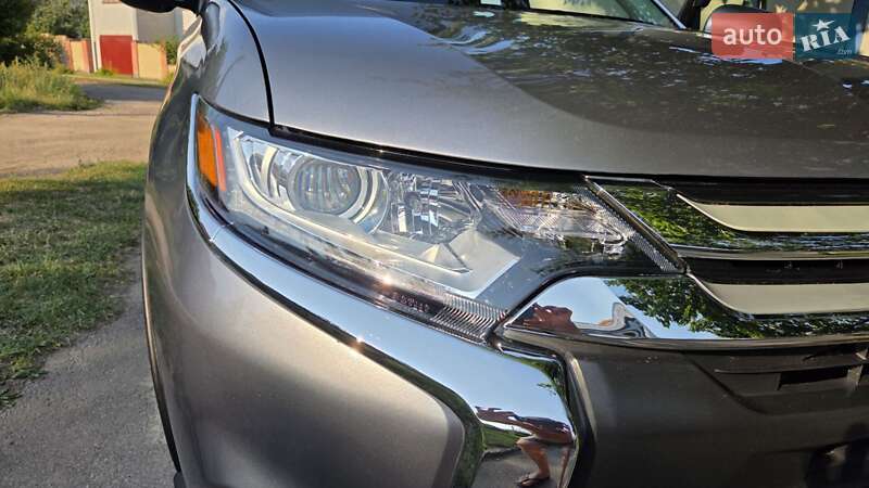 Позашляховик / Кросовер Mitsubishi Outlander 2016 в Харкові