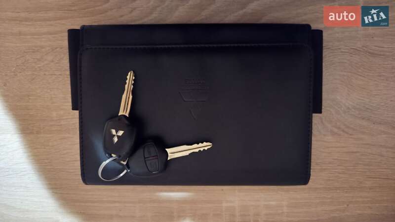 Позашляховик / Кросовер Mitsubishi Outlander 2016 в Харкові