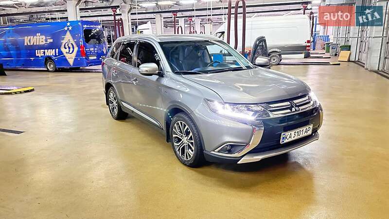 Внедорожник / Кроссовер Mitsubishi Outlander 2016 в Киеве