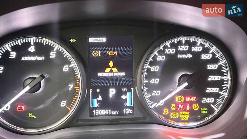 Внедорожник / Кроссовер Mitsubishi Outlander 2016 в Киеве