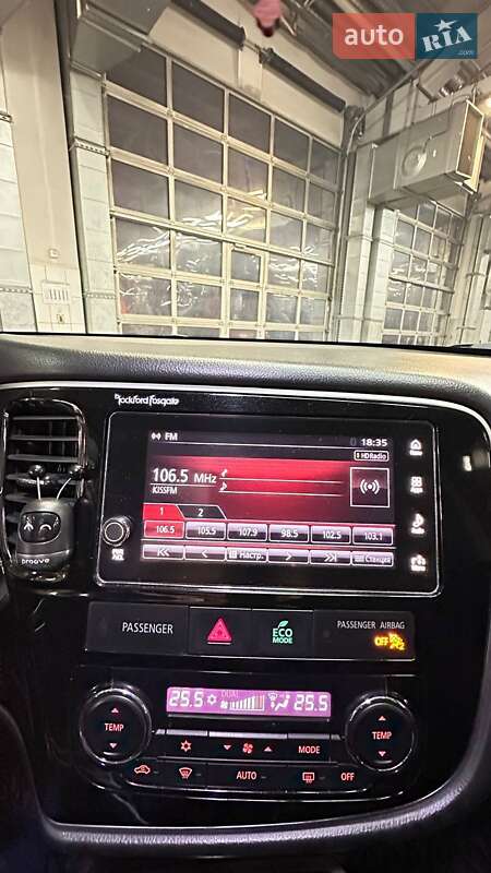 Внедорожник / Кроссовер Mitsubishi Outlander 2016 в Киеве