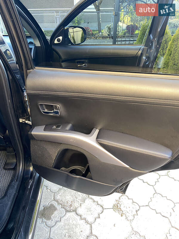 Внедорожник / Кроссовер Mitsubishi Outlander 2010 в Владимире