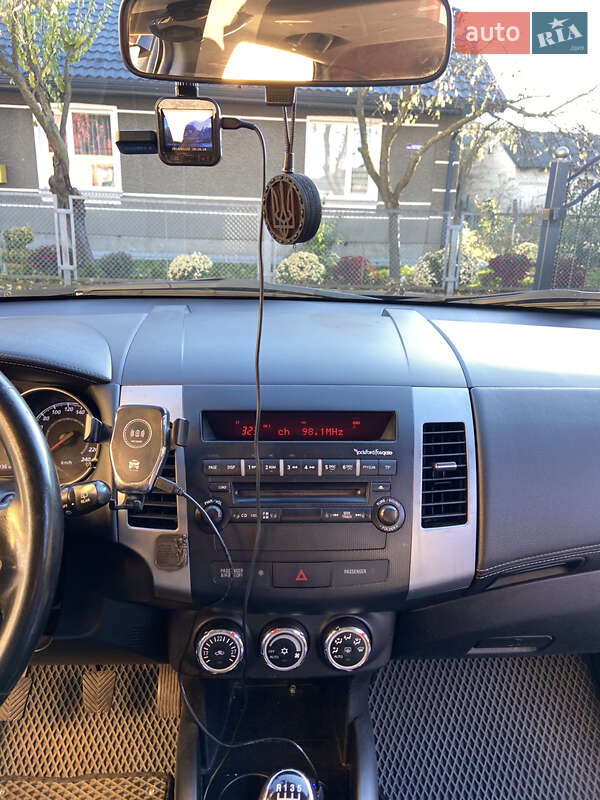 Внедорожник / Кроссовер Mitsubishi Outlander 2010 в Владимире