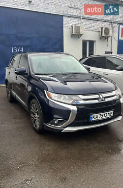Внедорожник / Кроссовер Mitsubishi Outlander 2015 в Киеве