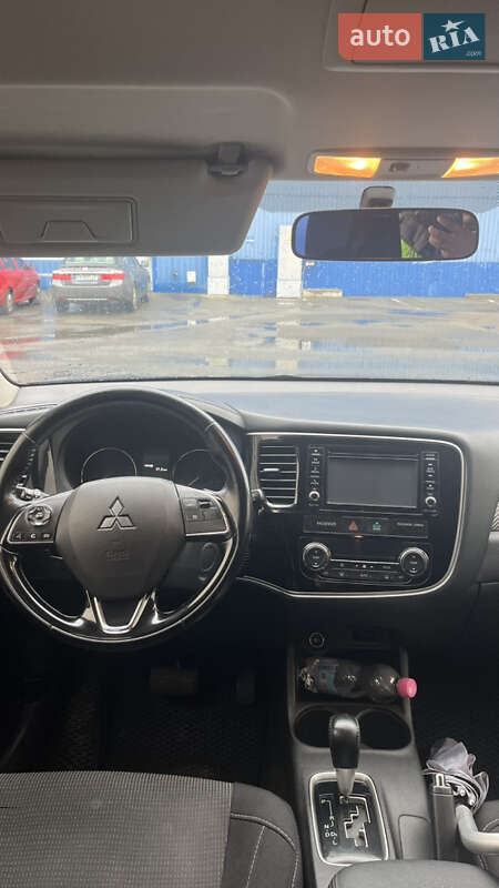 Позашляховик / Кросовер Mitsubishi Outlander 2015 в Києві