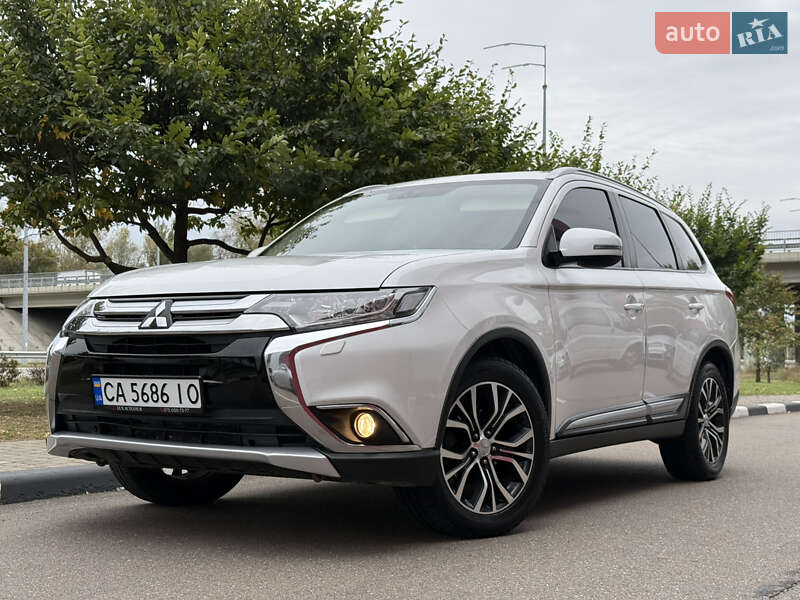 Внедорожник / Кроссовер Mitsubishi Outlander 2015 в Киеве