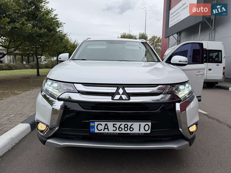 Внедорожник / Кроссовер Mitsubishi Outlander 2015 в Киеве