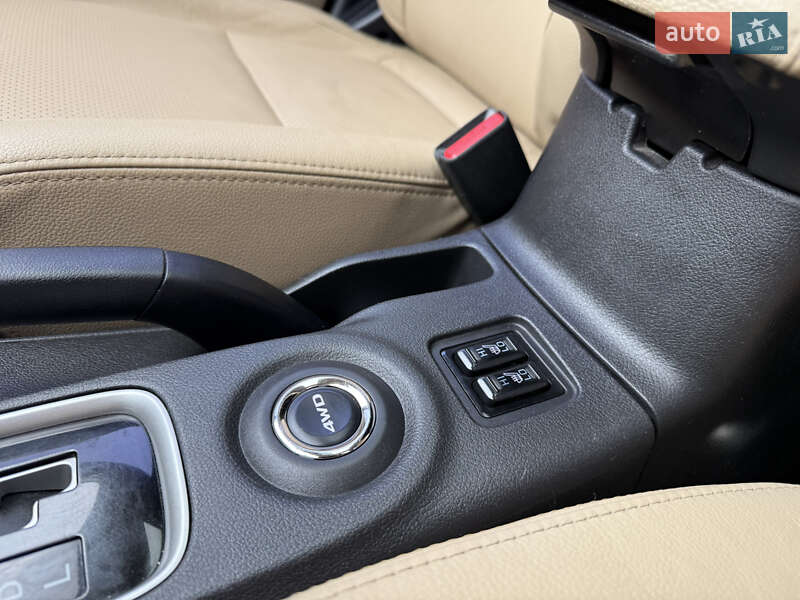 Внедорожник / Кроссовер Mitsubishi Outlander 2015 в Киеве