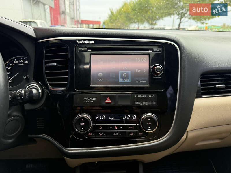 Внедорожник / Кроссовер Mitsubishi Outlander 2015 в Киеве