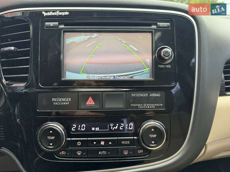 Внедорожник / Кроссовер Mitsubishi Outlander 2015 в Киеве