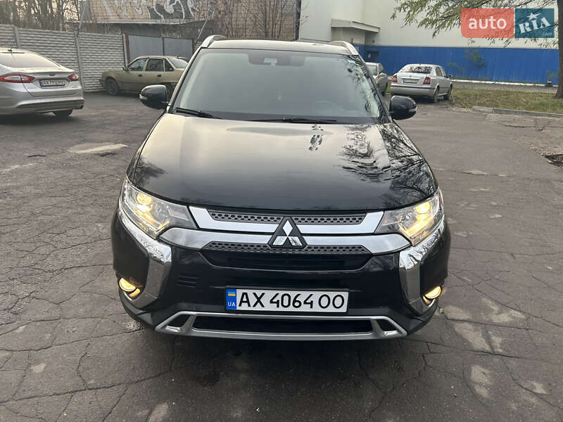 Внедорожник / Кроссовер Mitsubishi Outlander 2019 в Харькове фото 2 Внедорожник / Кроссовер Mitsubishi Outlander 2019 в Харькове