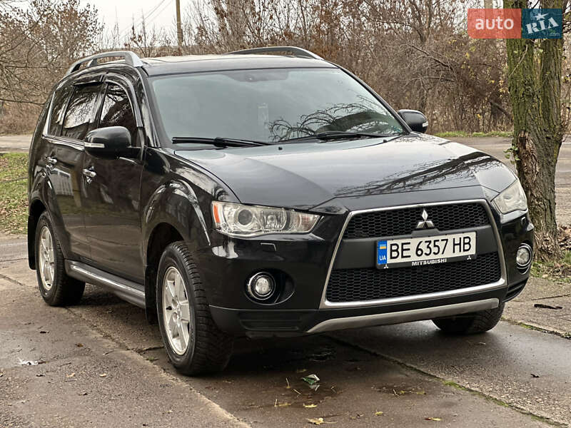Внедорожник / Кроссовер Mitsubishi Outlander 2010 в Новом Буге