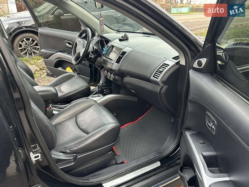 Внедорожник / Кроссовер Mitsubishi Outlander 2010 в Новом Буге