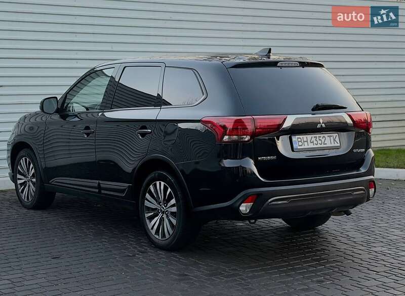 Внедорожник / Кроссовер Mitsubishi Outlander 2019 в Одессе