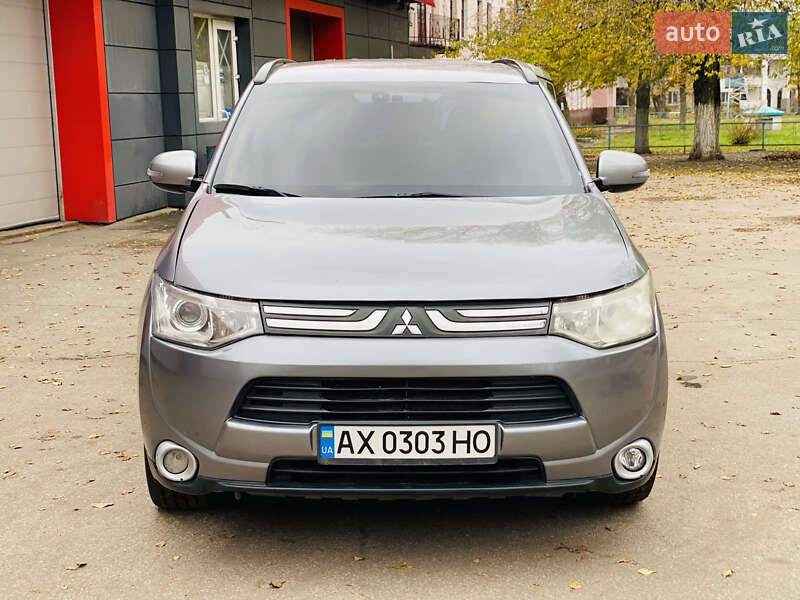 Позашляховик / Кросовер Mitsubishi Outlander 2012 в Харкові