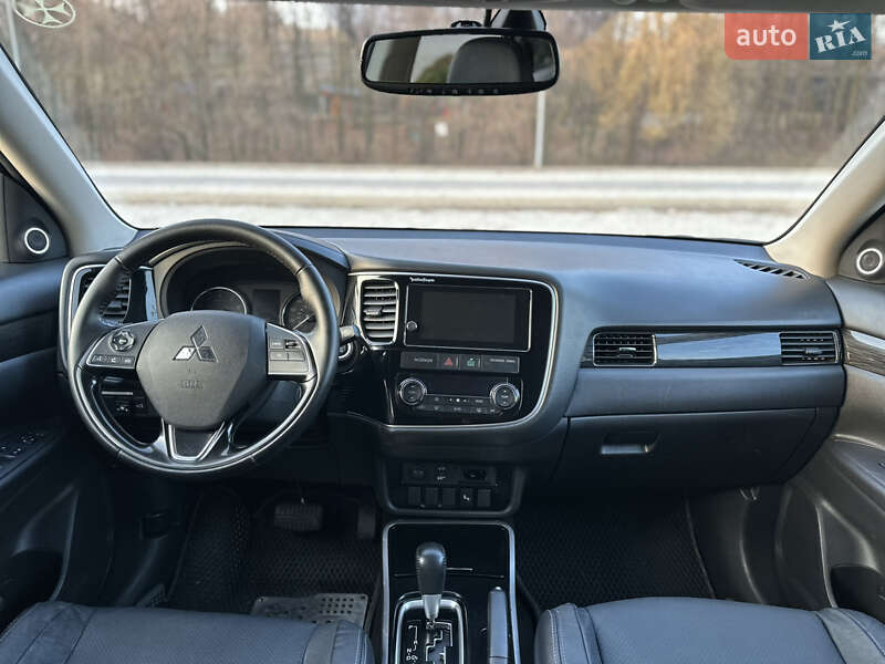 Позашляховик / Кросовер Mitsubishi Outlander 2017 в Дніпрі фото 26 Позашляховик / Кросовер Mitsubishi Outlander 2017 в Дніпрі