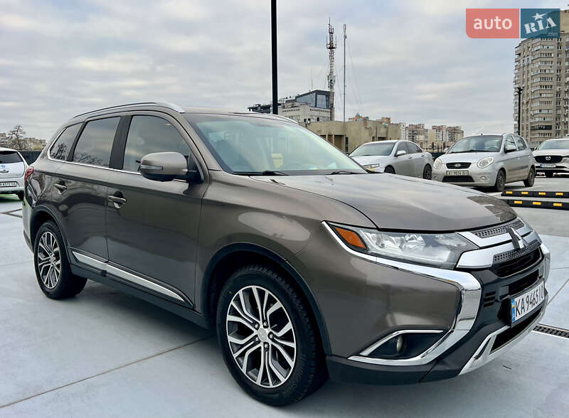 Внедорожник / Кроссовер Mitsubishi Outlander 2018 в Киеве