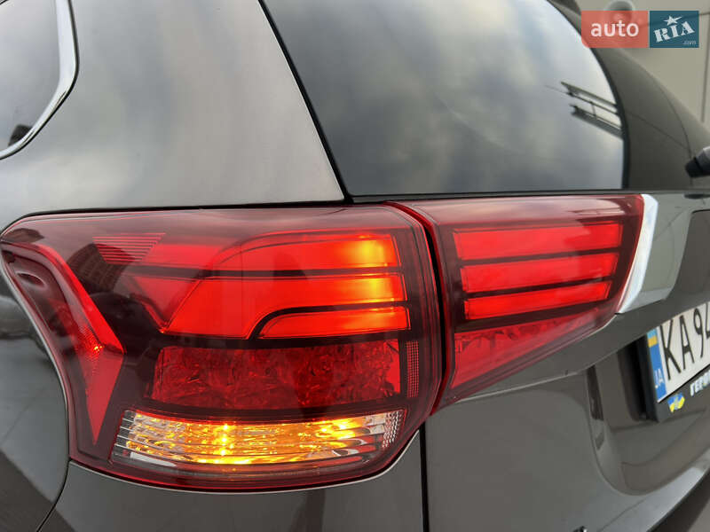 Внедорожник / Кроссовер Mitsubishi Outlander 2018 в Киеве