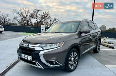 Внедорожник / Кроссовер Mitsubishi Outlander 2018 в Киеве