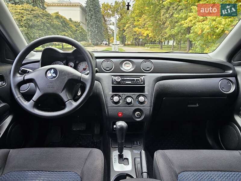 Позашляховик / Кросовер Mitsubishi Outlander 2008 в Києві