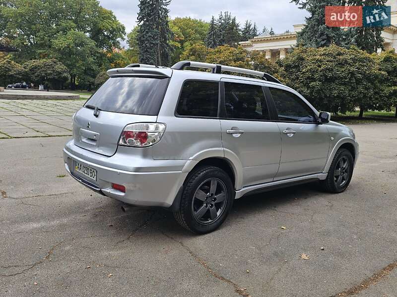 Позашляховик / Кросовер Mitsubishi Outlander 2008 в Києві