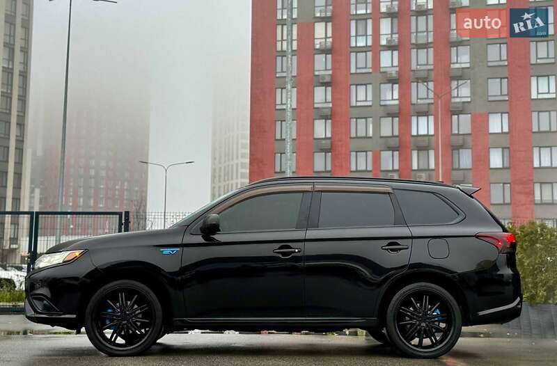 Внедорожник / Кроссовер Mitsubishi Outlander 2018 в Киеве