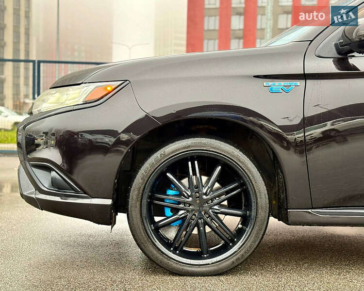 Внедорожник / Кроссовер Mitsubishi Outlander 2018 в Киеве