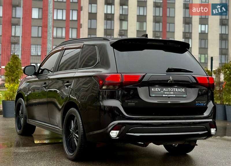 Внедорожник / Кроссовер Mitsubishi Outlander 2018 в Киеве