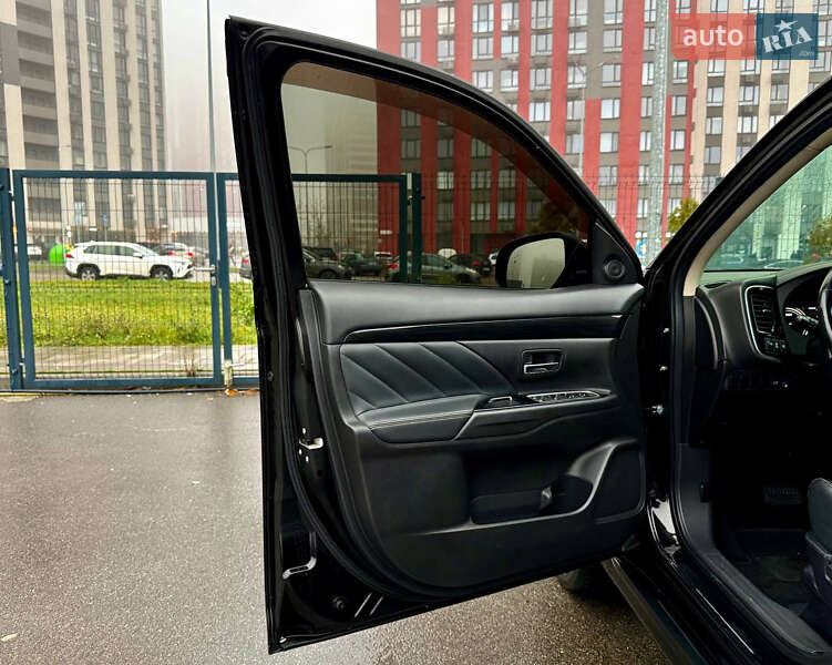 Внедорожник / Кроссовер Mitsubishi Outlander 2018 в Киеве